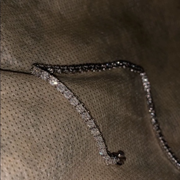 Diamond tennis bracelet - Picture 3 of 5